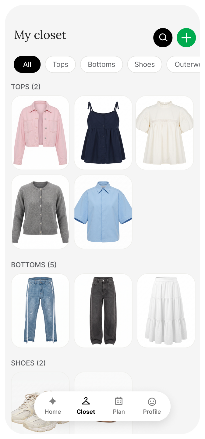 The My closet screen in Style Sketch: the garments the app catalogued from the wearer's photos, filtered by category and grouped into tops, bottoms and shoes.